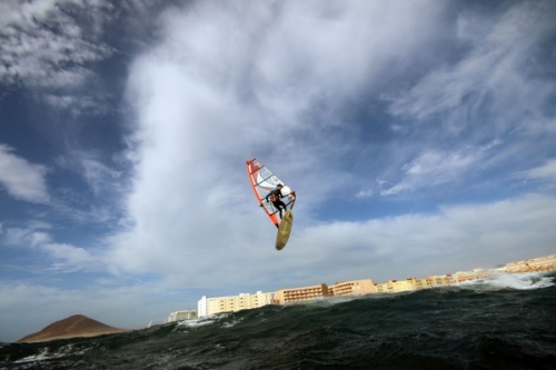 Wave windsurfing at El Cabezo in El Medano 06-03-2017