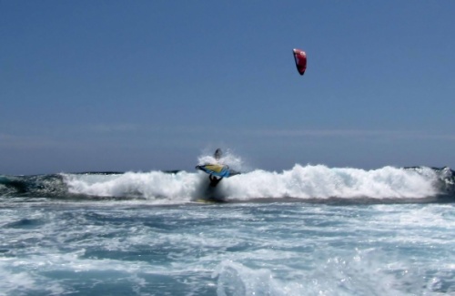 Windsurfing and kitesurfing at Harbour Wall  Muelle in El Medano 17-04-2013