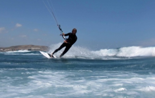 Windsurfing and kitesurfing at Harbour Wall  Muelle in El Medano 17-04-2013