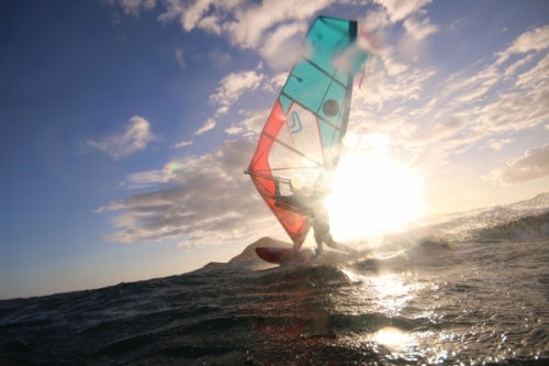 Windsurfing and kitesurfing at Harbour Wall in El Medano Tenerife 05-11-2017
