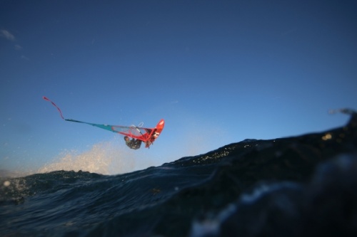 Windsurfing and kitesurfing at Harbour Wall in El Medano Tenerife 05-11-2017