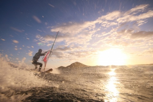 Windsurfing and kitesurfing at Harbour Wall in El Medano Tenerife 05-11-2017