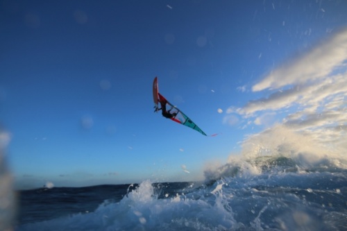 Windsurfing and kitesurfing at Harbour Wall in El Medano Tenerife 05-11-2017