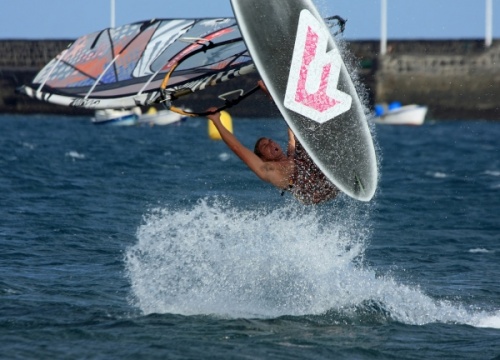 Windsurfing and kitesurfing in El Medano South Bay 23-10-2012