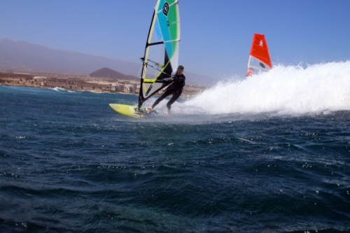 Windsurfing and kitesurfing at El Cabezo in El Medano 21-05-2015